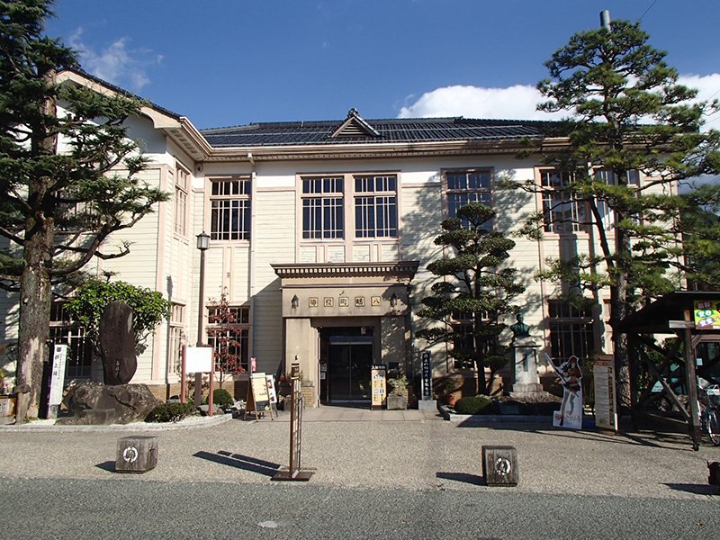 🏛️ 구조 하치만 옛 청사 기념관(군조하치만큐초샤키넨칸) 이미지 1